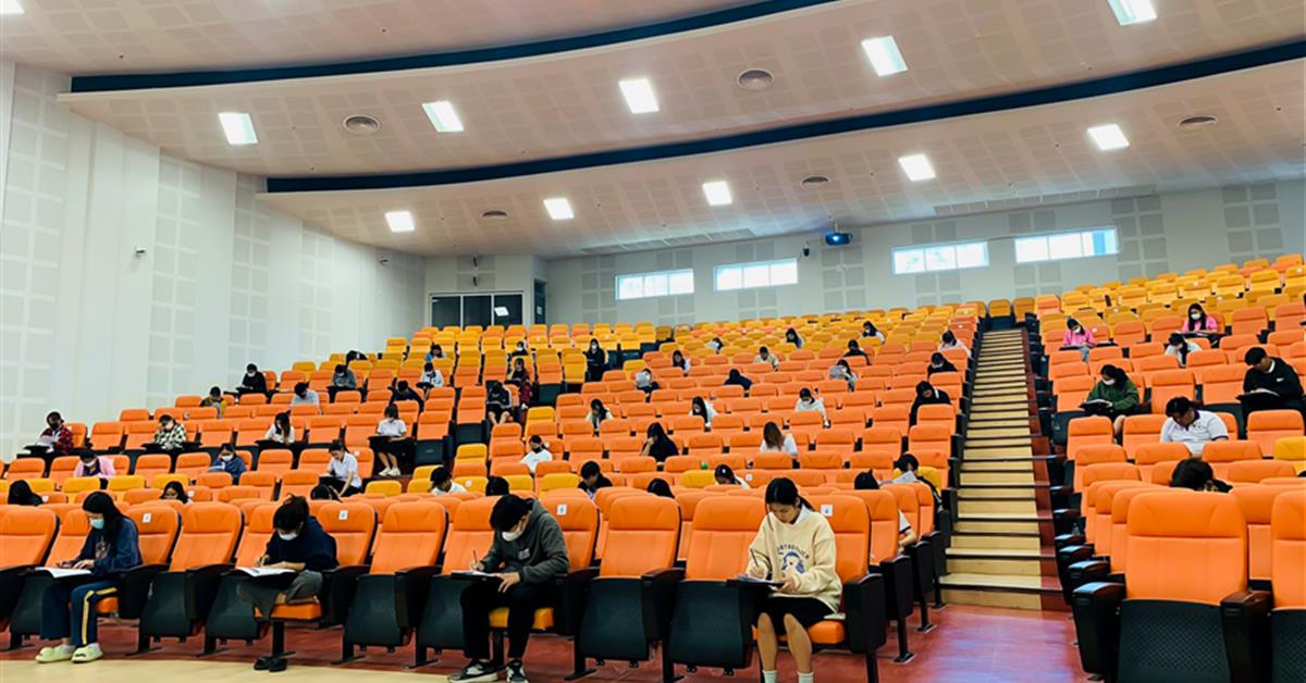 ศูนย์ภาษา คณะศิลปศาสตร์ จัดทดสอบวัดความรู้ภาษาอังกฤษ ด้วยข้อสอบศูนย์ภาษา (UP-STEP)